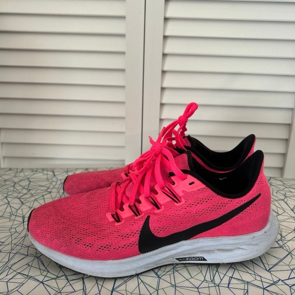 Pink Nike sneakers - Picture 2 of 4